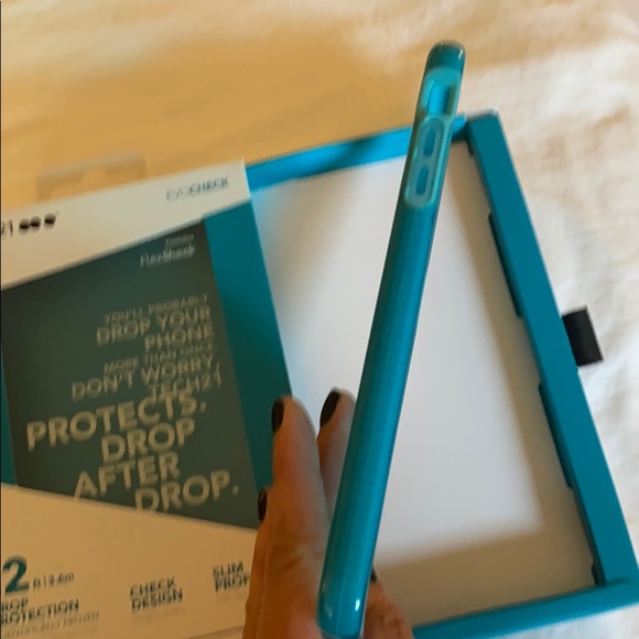 Tech21 XS Max case - Picture 2 of 3